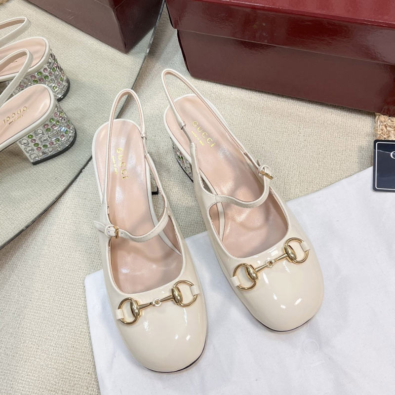 G*u*i sandals